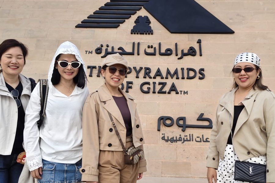 Full Day Tour to Giza Pyramids & Sakkara Pyramid & Memphis and Nile Cruise, All Inclusive